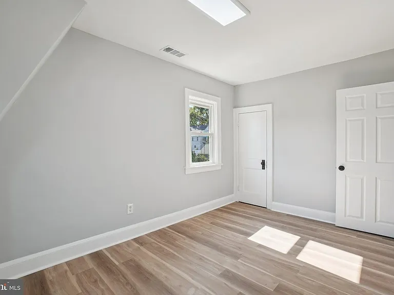 2500 S Eads St — Photo 12