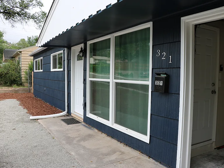 321 Elmwood Dr — Photo 2