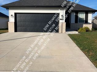 829 S Parkside Cir, Nixa, MO 65714