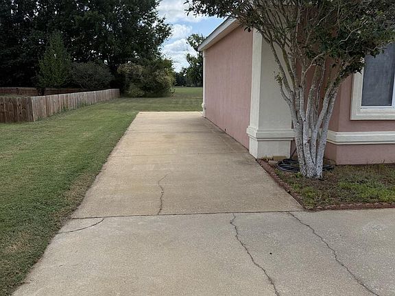 4th image of 121 Villa Rd