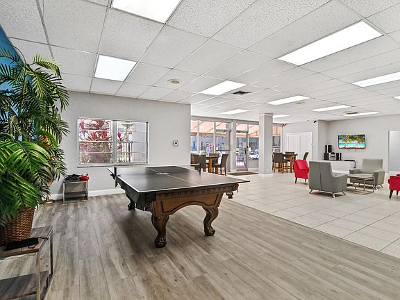 4th image of 2800 SW 22nd Avenue #117