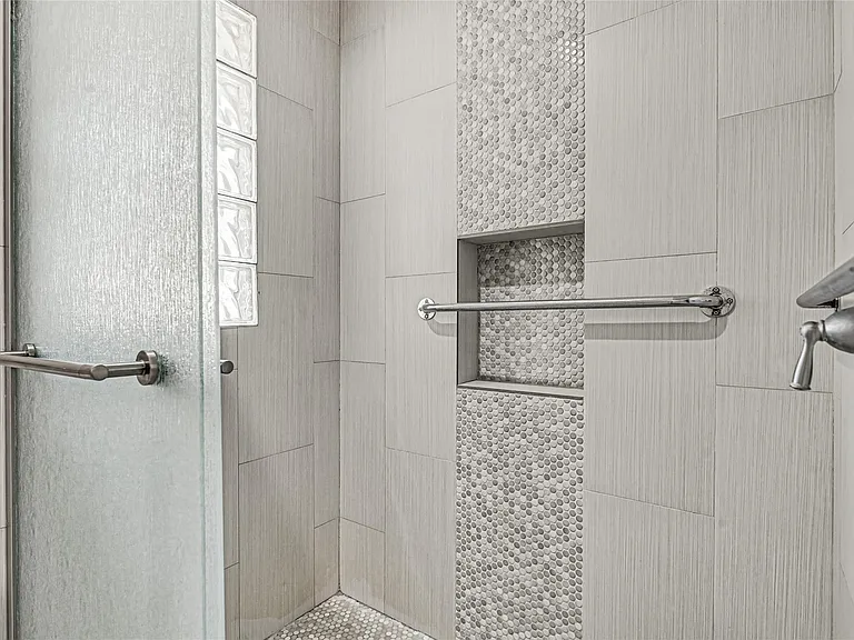 5534 Loch Lomond Dr — Photo 29