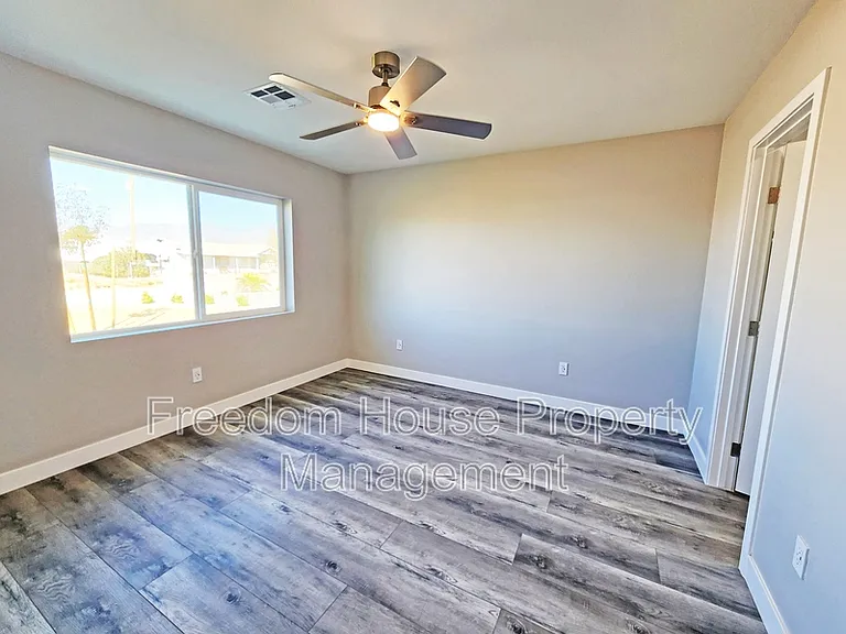 581 Valiant Ave — Photo 16