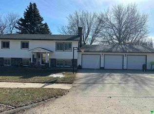 1220 14th St, Sheldon, IA 51201