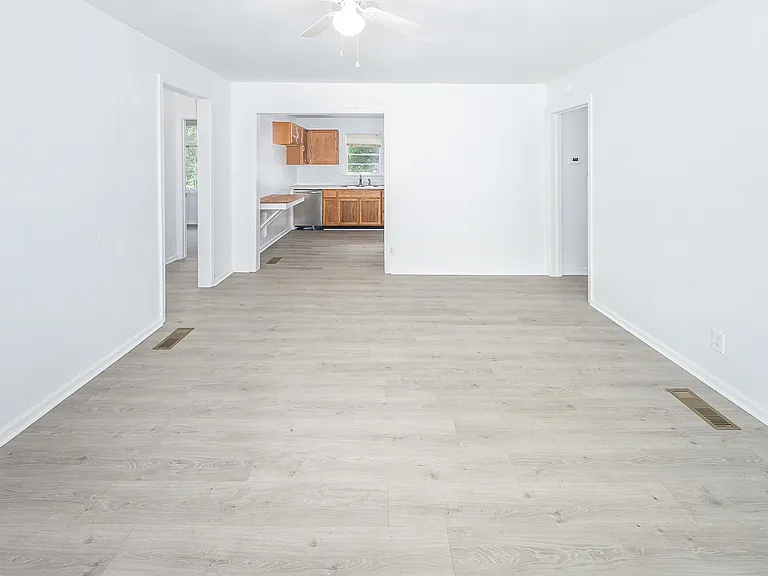 1637 Atkamire Dr — Photo 3