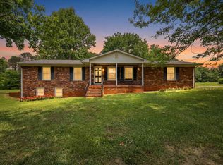 631 Riveroak Cir, Inman, SC 29349