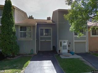 495 Canterbury Trl, Roselle, IL 60172