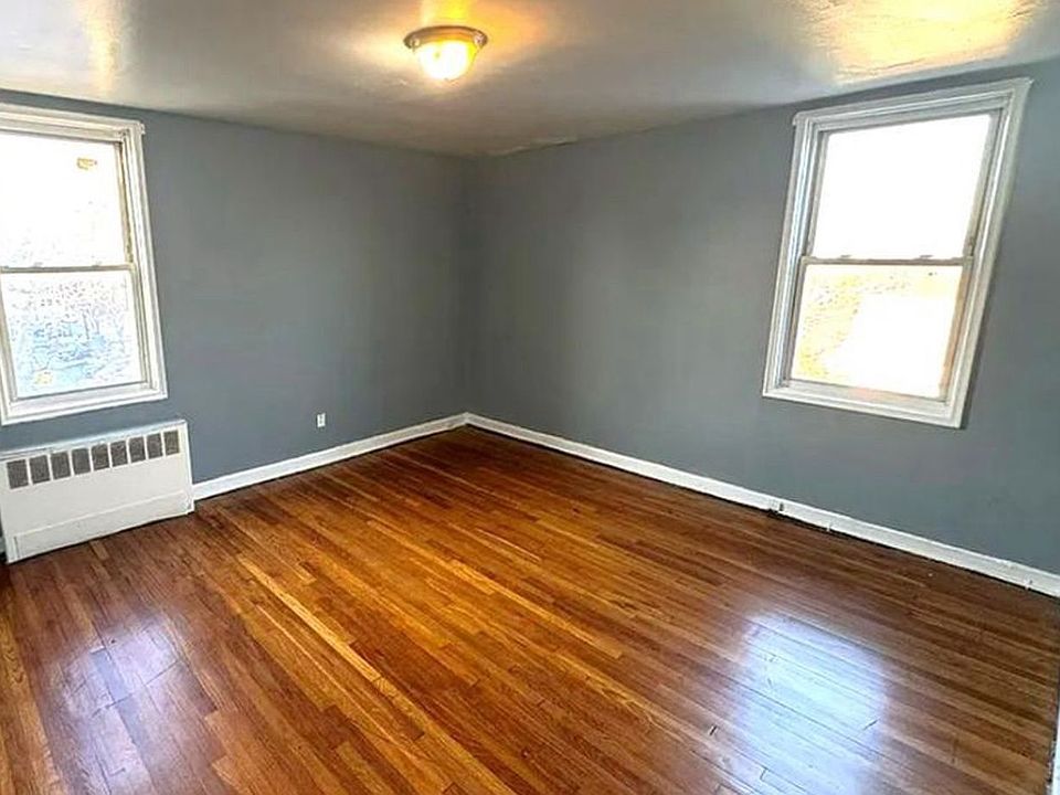 2nd image of 103 Chancellor Ave #3
