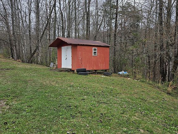 4th image of 305 Poplar Hollow Rd