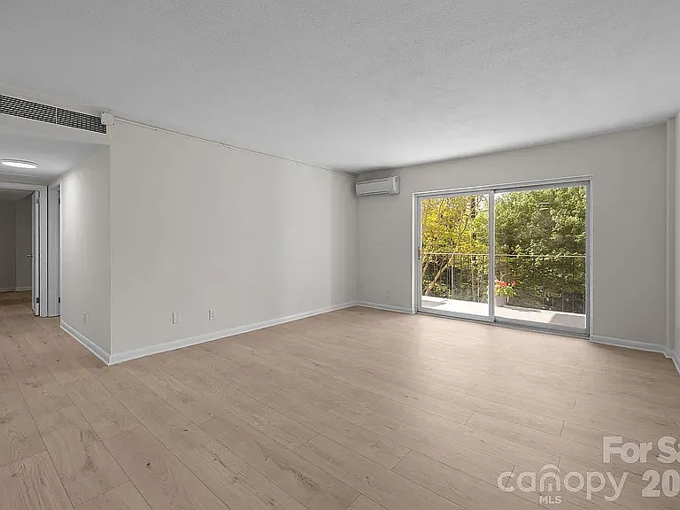 2503 Roswell Ave #207 — Photo 5