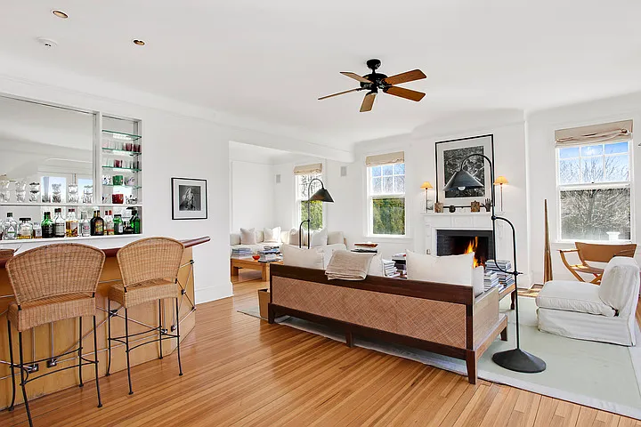 24 Bay Ln — Photo 6