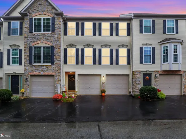 2750 Hunters Crest Dr #4, York, PA 17402