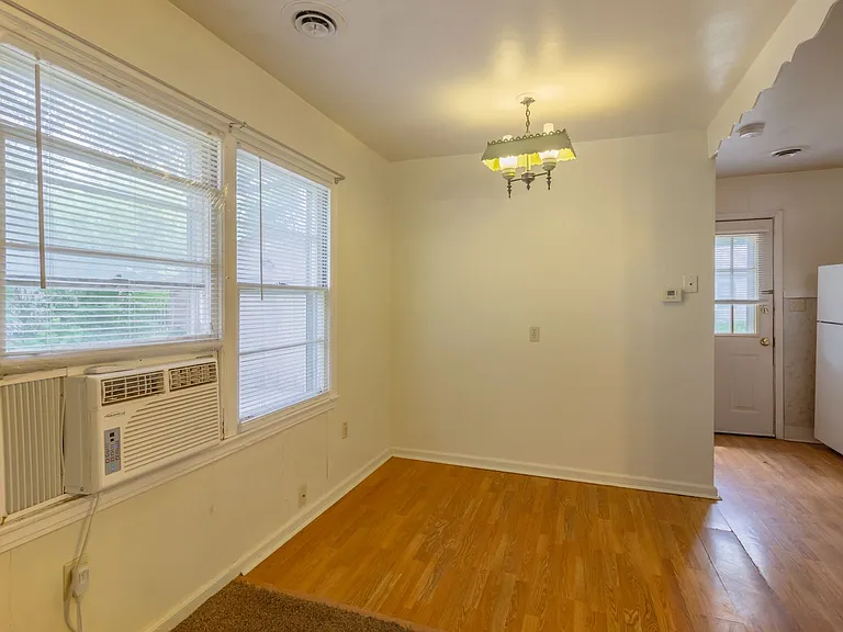 2204 Green Ave — Photo 5