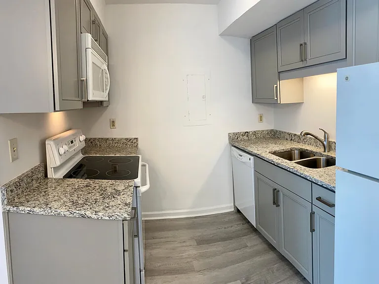 2494 Etiwan Ave #E6 — Photo 4