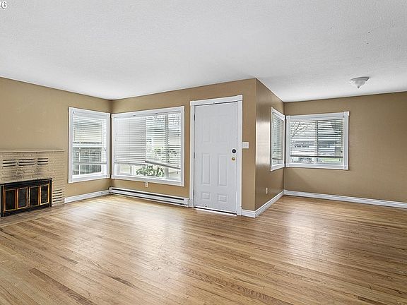 2nd image of 3025 Maple St