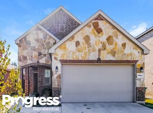 8824 Tenderfoot Ln, Aubrey, TX 76227
