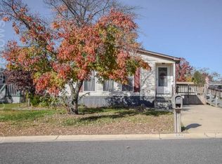 580 Raccoon Ln, Mount Laurel, NJ 08054