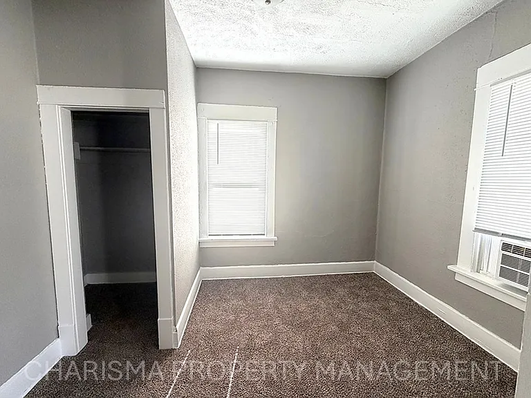 316 E 15th St — Photo 13