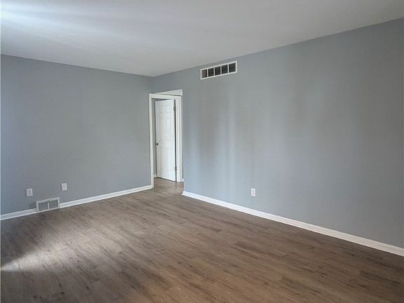 4th image of 1191 Orchard Heights Dr