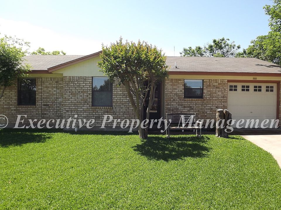 1st image of 812 Kelly Cir