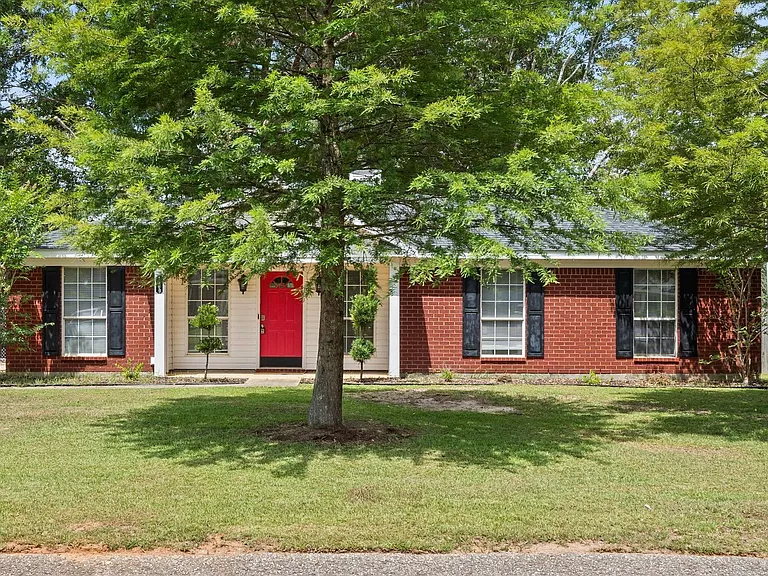 1469 Homestead Dr — Photo 1