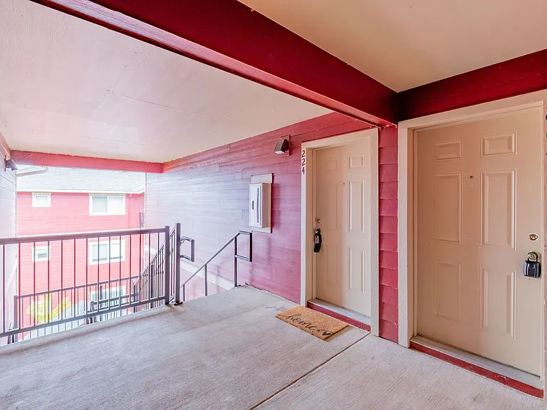 Colima Apartments — Photo 13