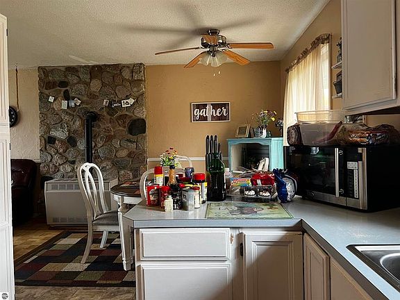 3rd image of 7697 Hahn Cir NW
