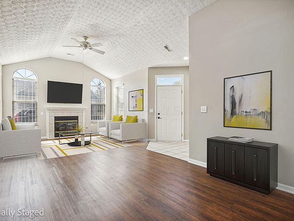 3rd image of 8862 Linksway Dr