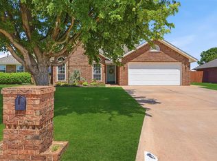 901 N Towne Cir, Altus, OK 73521