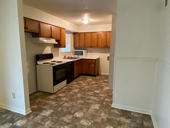 3rd image of 7818 Cotton Lane Dr