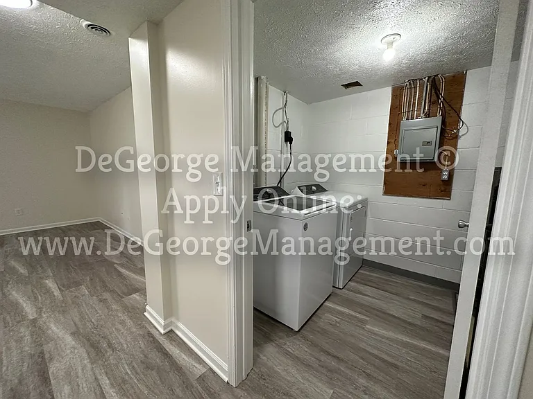 Pine Ridge Apartments — Photo 14