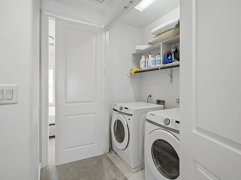 9435 London Bridge Sta — Photo 19