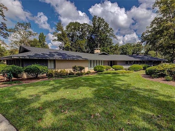3rd image of 510 Emerywood Dr