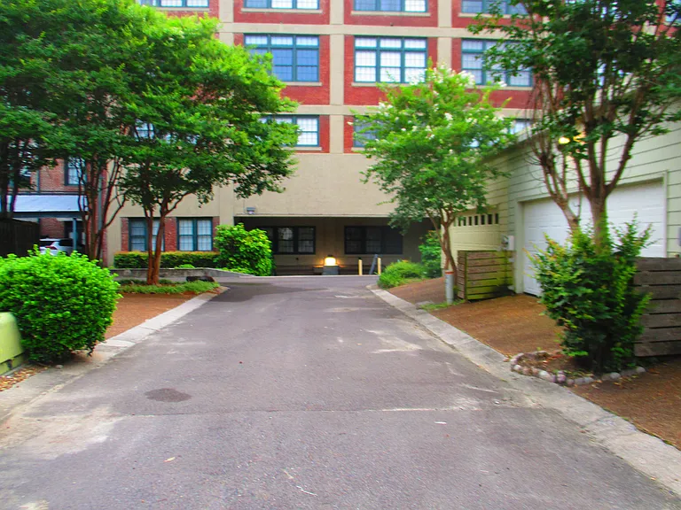 56 W Calhoun Ave — Photo 35