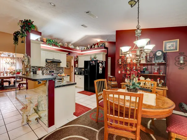 2577 SW Chestnut Lane, Port St Lucie, FL 34953