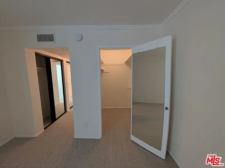 415 Montana Ave #203 — Photo 13