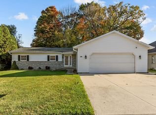 625 River Bluff Dr, Manitowoc, WI 54220