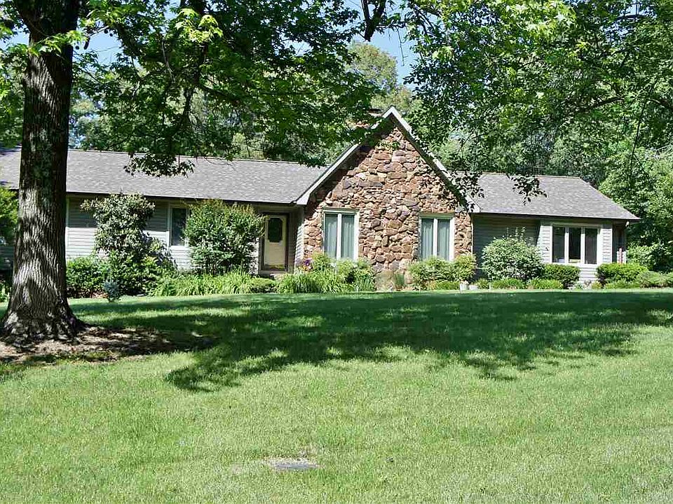 1st image of 321 Les Lee Dr