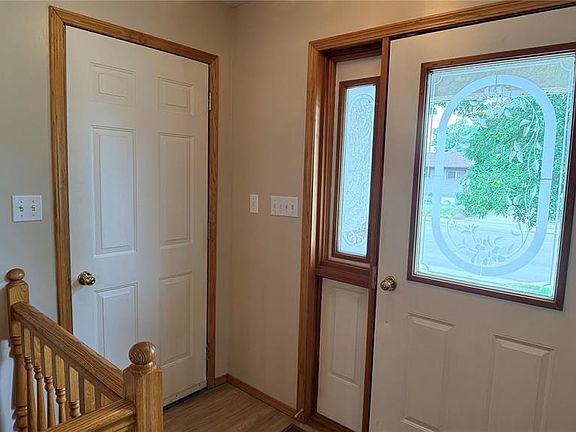 3rd image of 926 Henry STREET