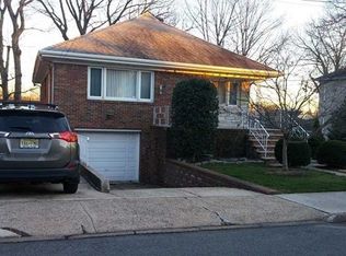 1080 Kingsland Ln, Fort Lee, NJ 07024