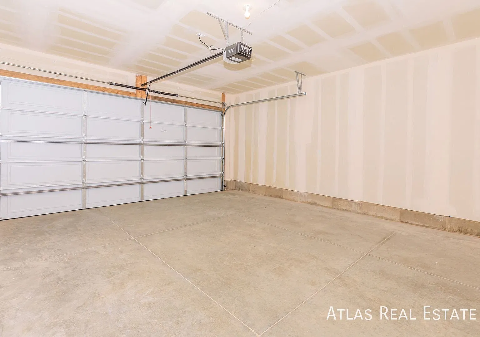 19290 E 59th Ave — Photo 4