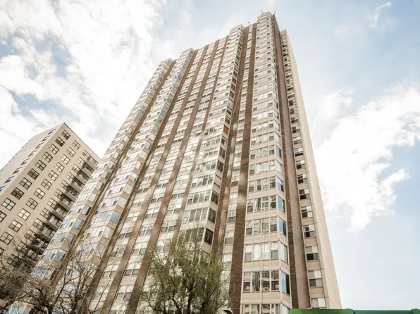 525 W Hawthorne Pl APT 2706, Chicago, IL 60657
