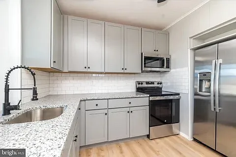 706-708 E Walnut St #A — Photo 6