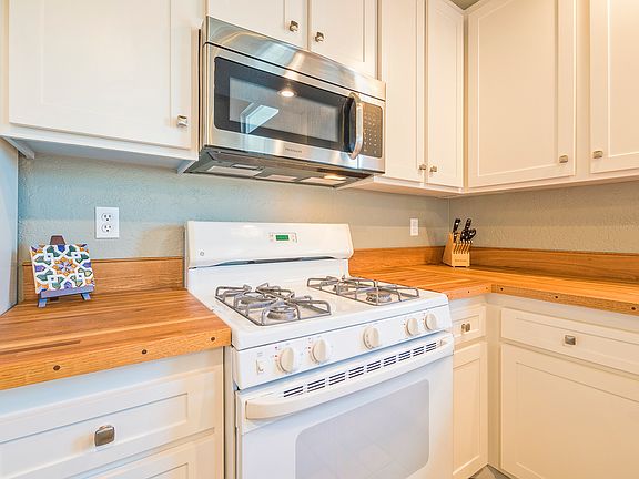 4th image of 1007 Howard Ave Unit 1
