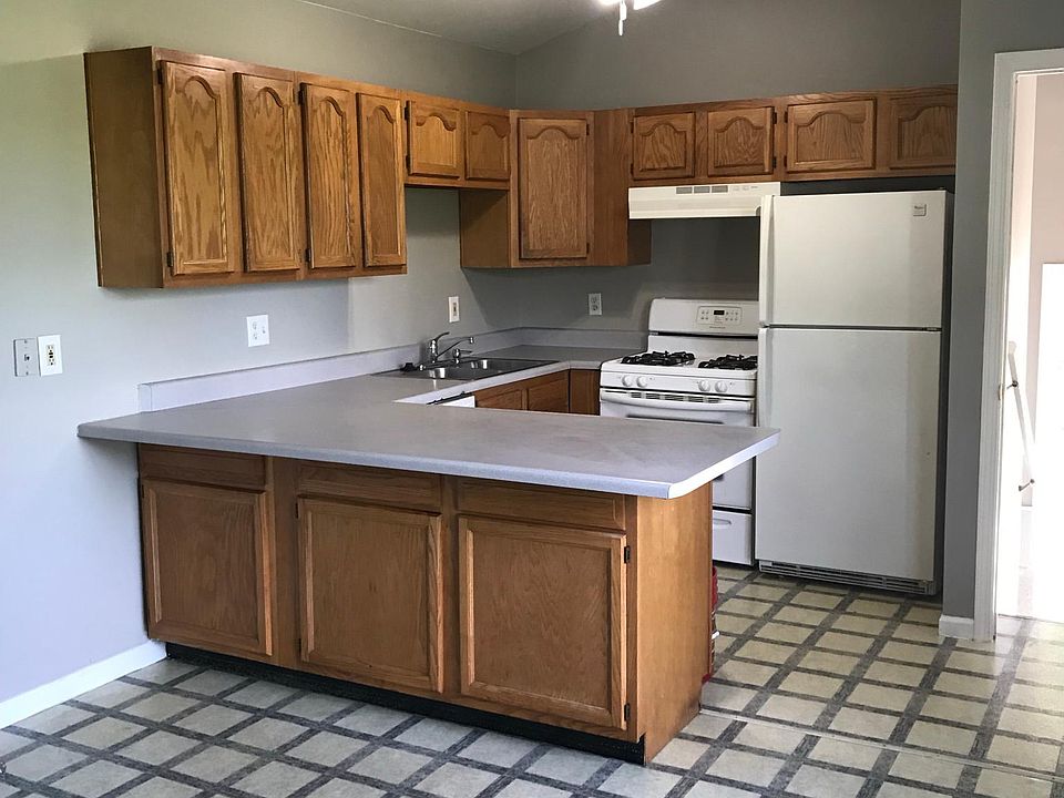2nd image of 1025 Varney Ave