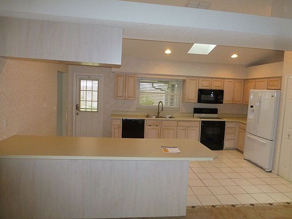 4th image of 10425 Via Del Sol