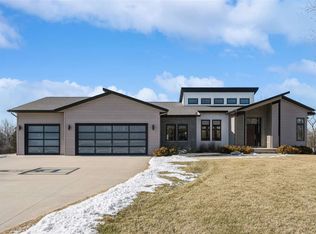 1350 Spring Ridge Ct NE, Swisher, IA 52338
