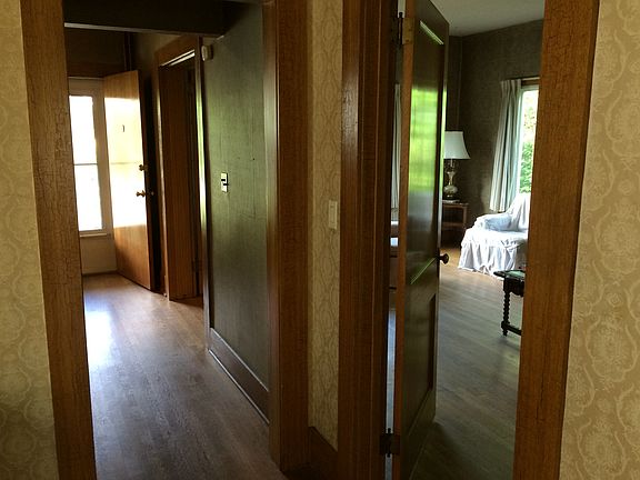 4th image of 1616 Burwell St #B