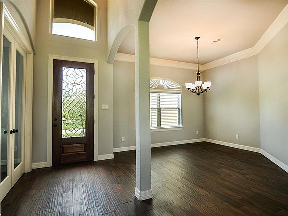 5th image of 323 Bentwood Dr