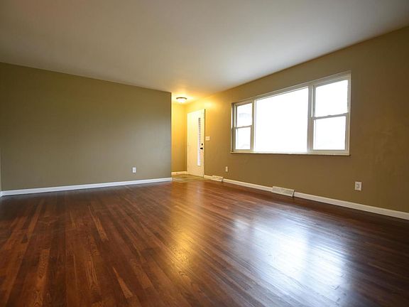3rd image of 860 Norris Dr